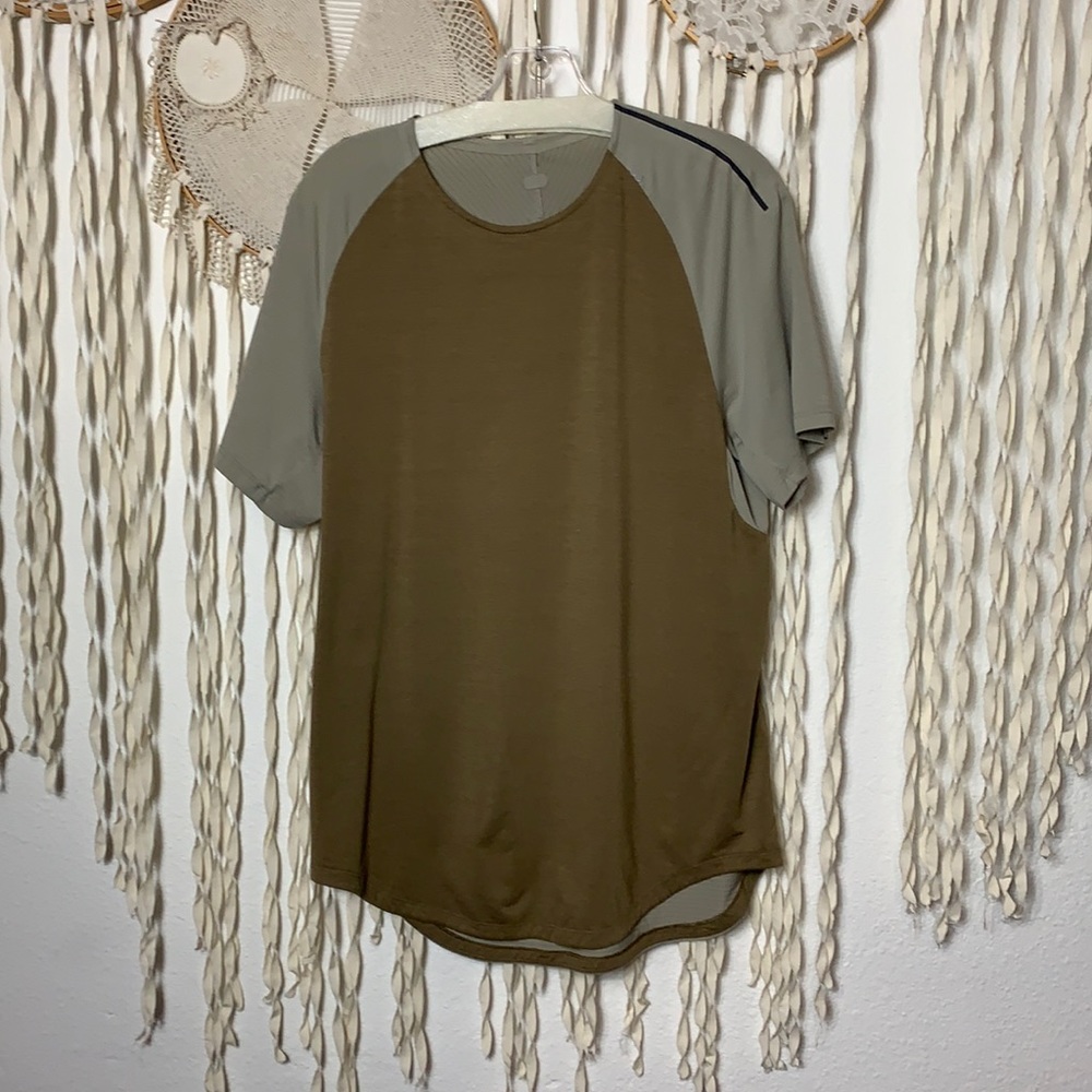 lululemon athletica Olive Green and Light Olive Men's Short Sleeve Shirt